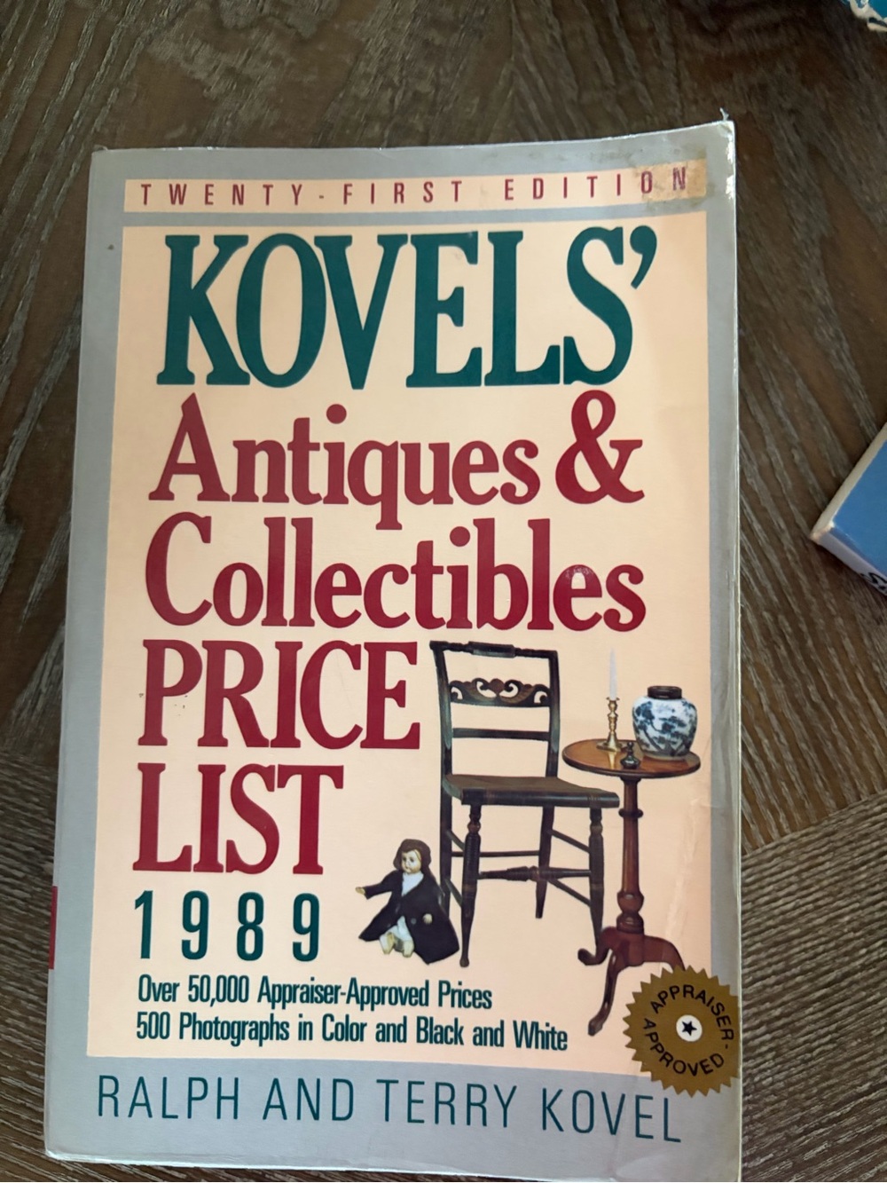 Antiques & Collectibles Price List 1989 - Beige Cover